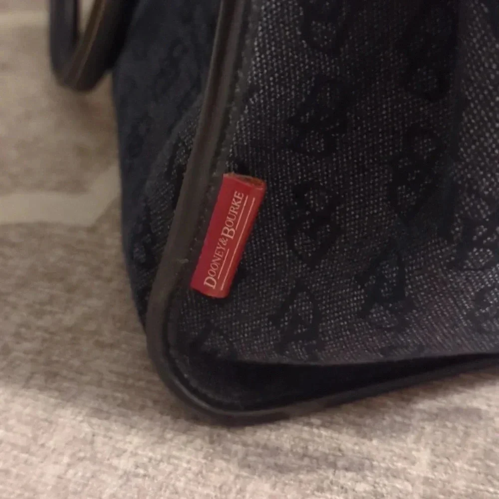 Dooney & Bourke Signature Jacquard Extra Large Bag Canvas with Leather Handles - Picture 7 of 10